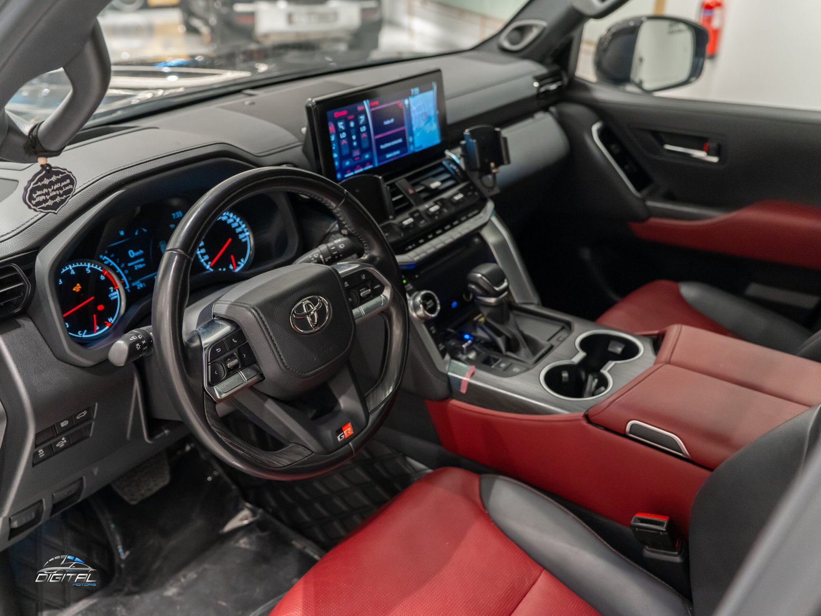 
								Toyota Land Cruiser GR Sport Twin Turbo full									