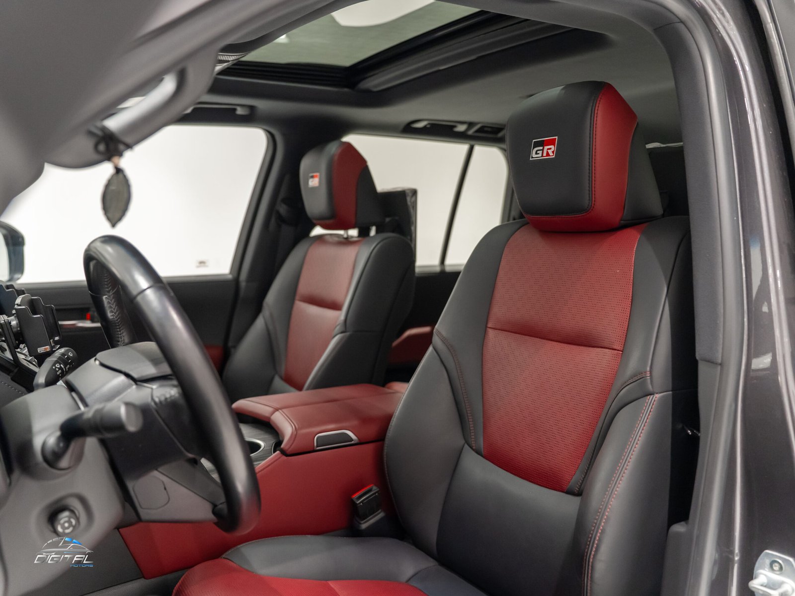 
								Toyota Land Cruiser GR Sport Twin Turbo full									