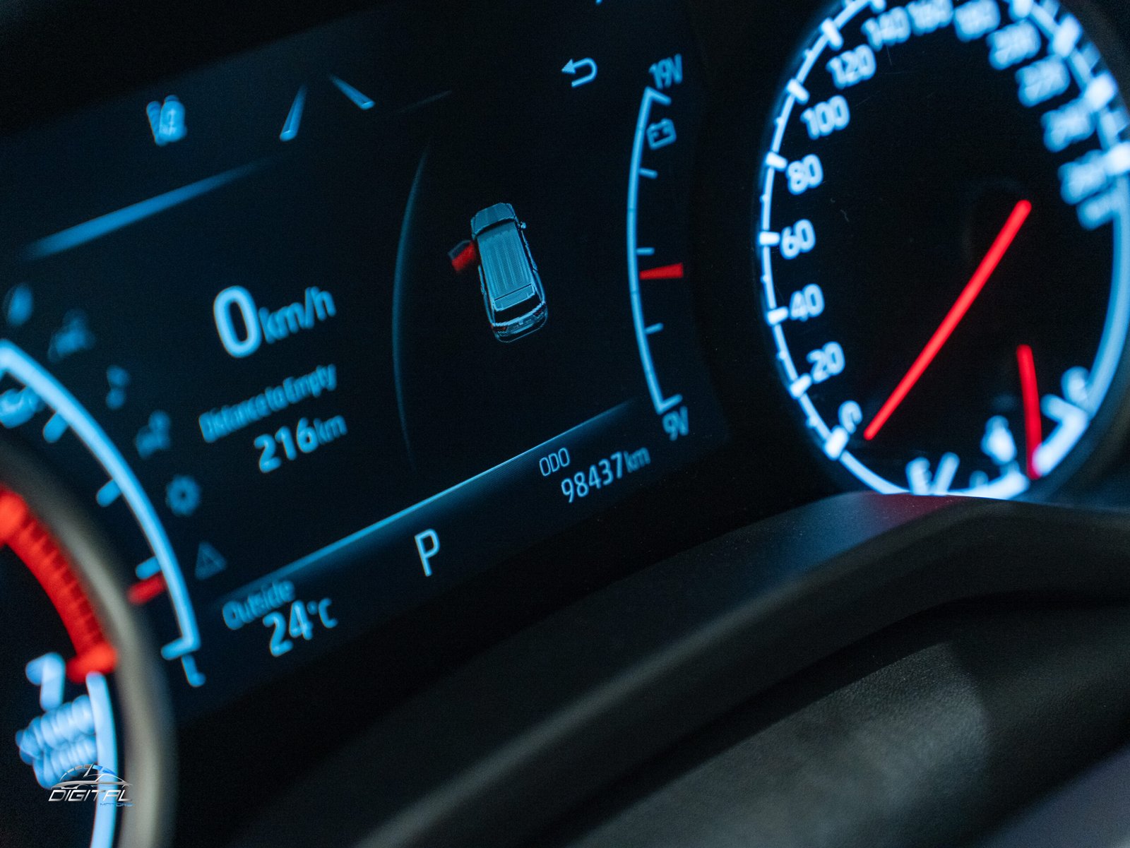 
								Toyota Land Cruiser GR Sport Twin Turbo full									