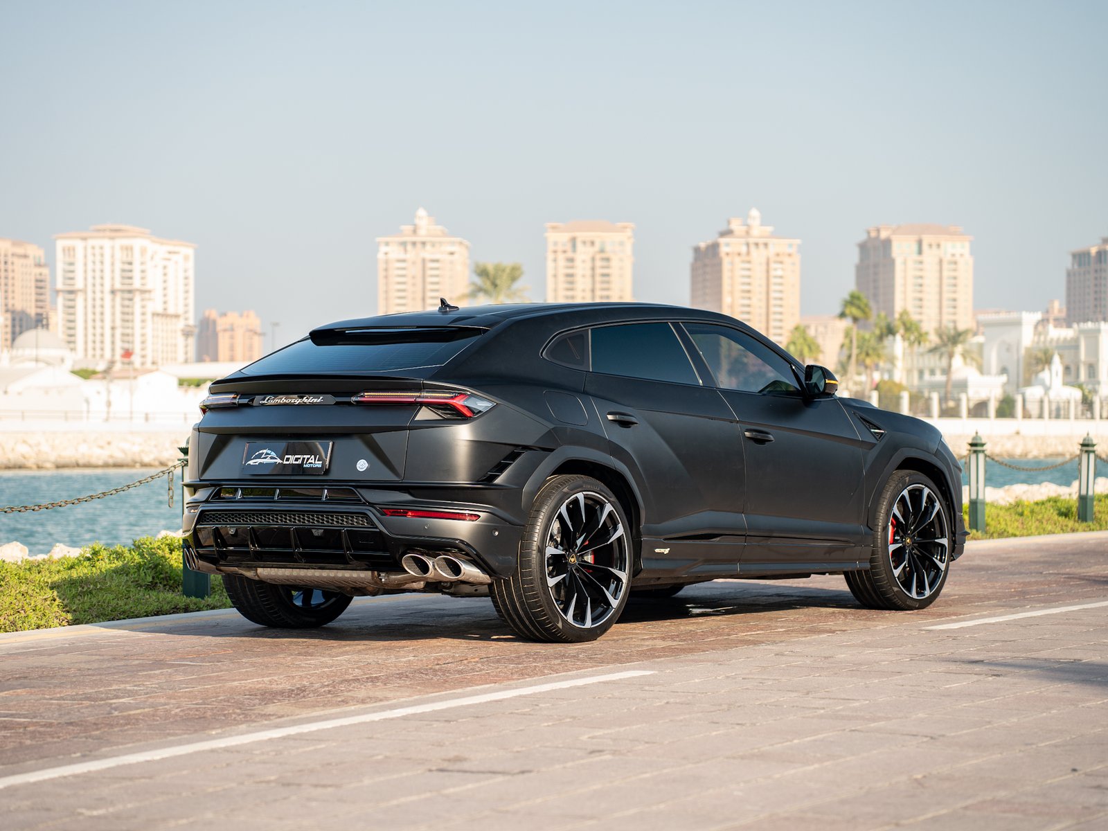 
								Lamborghini Urus full									