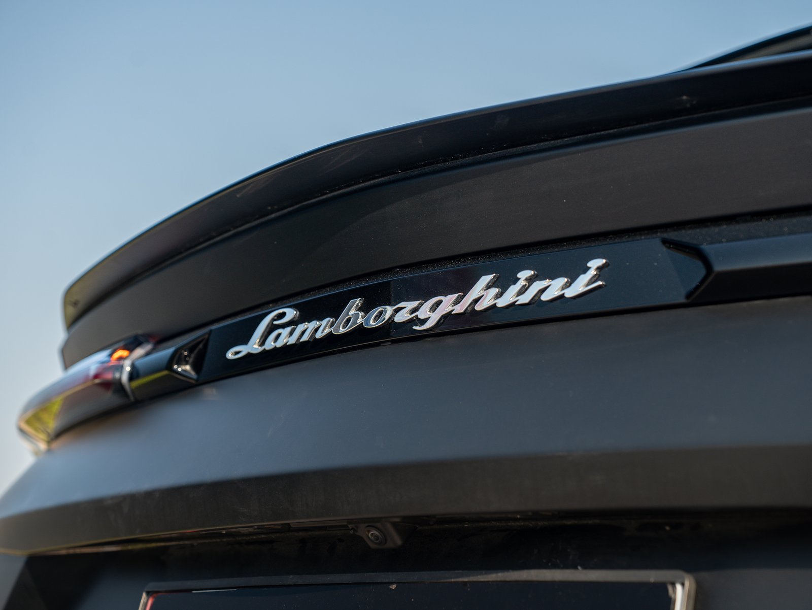 
								Lamborghini Urus full									