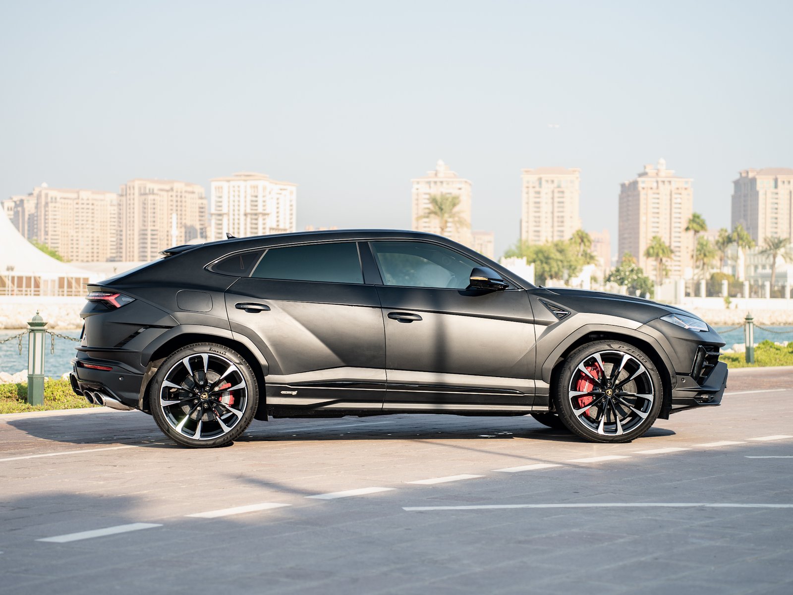 
								Lamborghini Urus full									