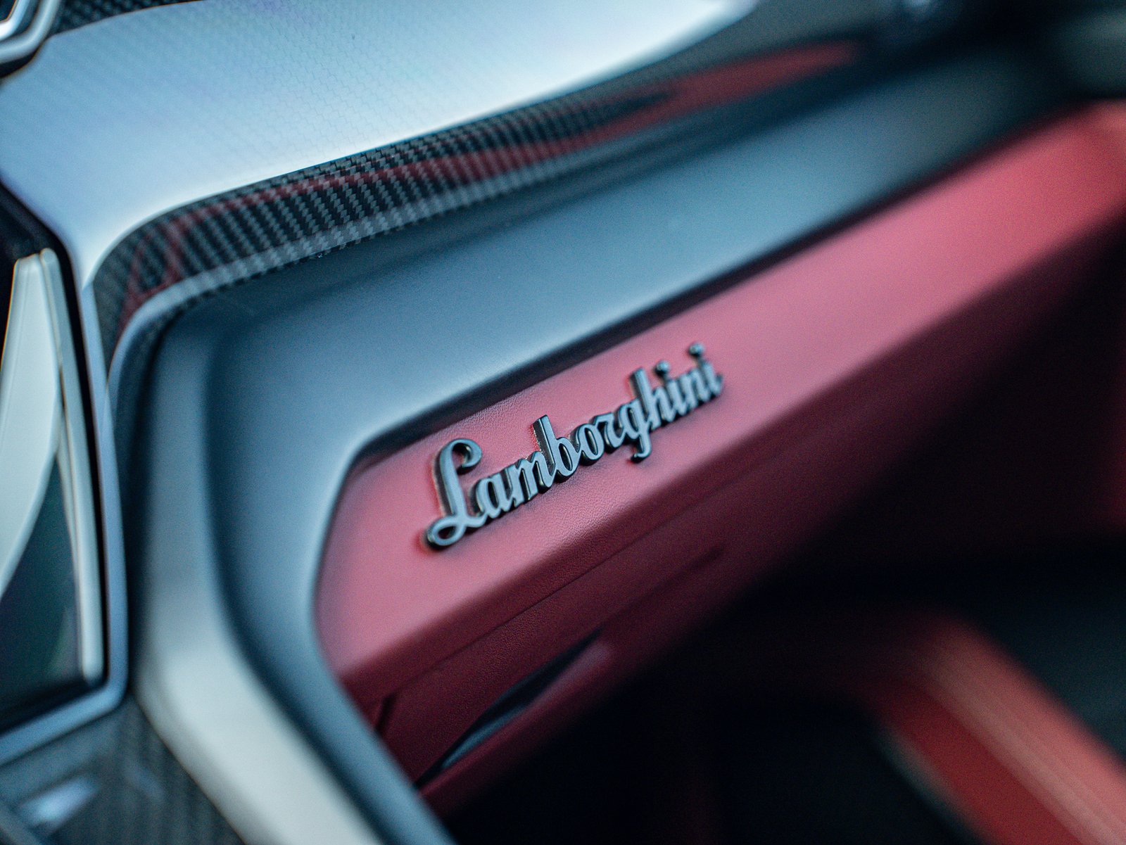 
								Lamborghini Urus full									