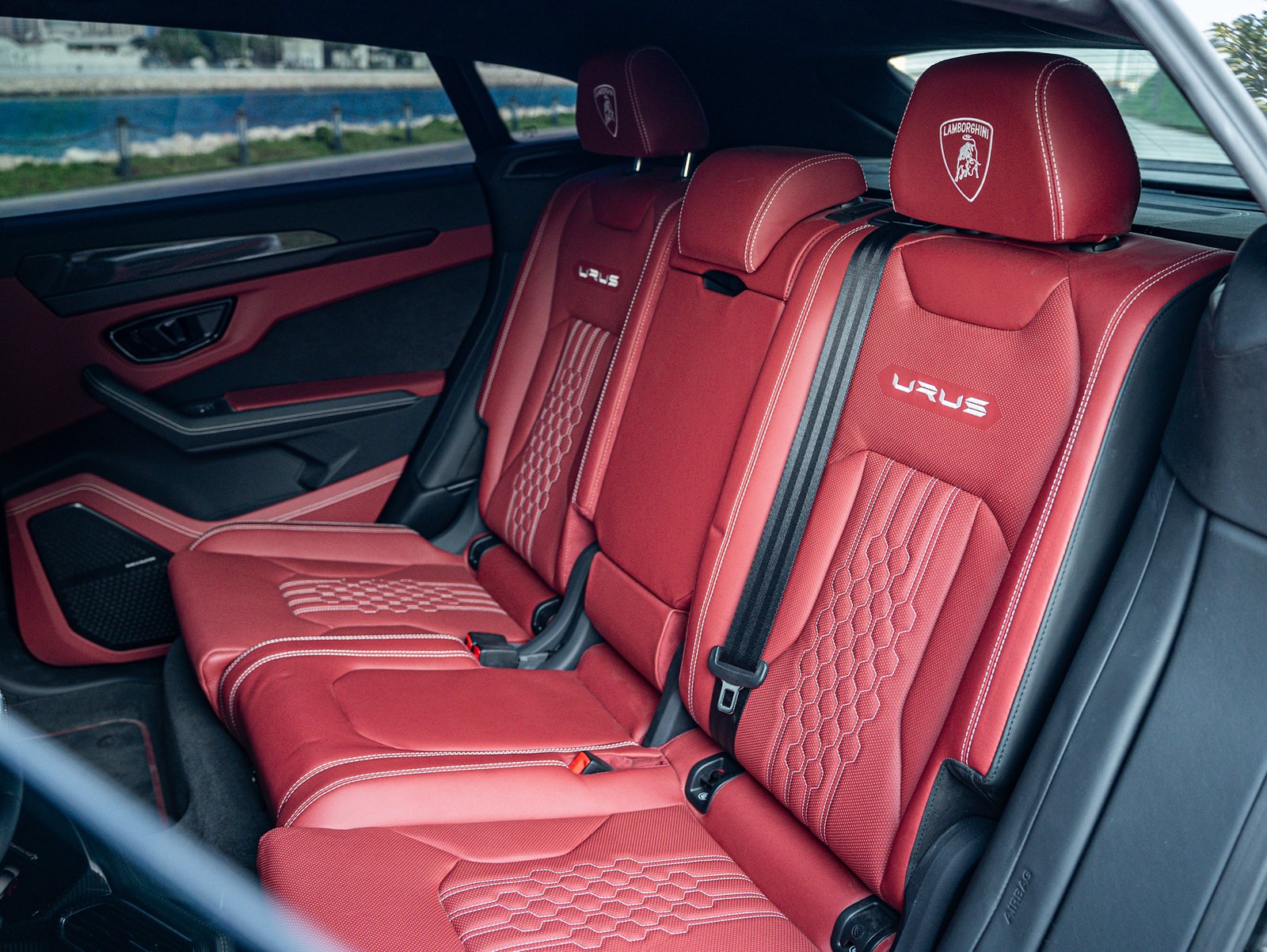 
								Lamborghini Urus full									