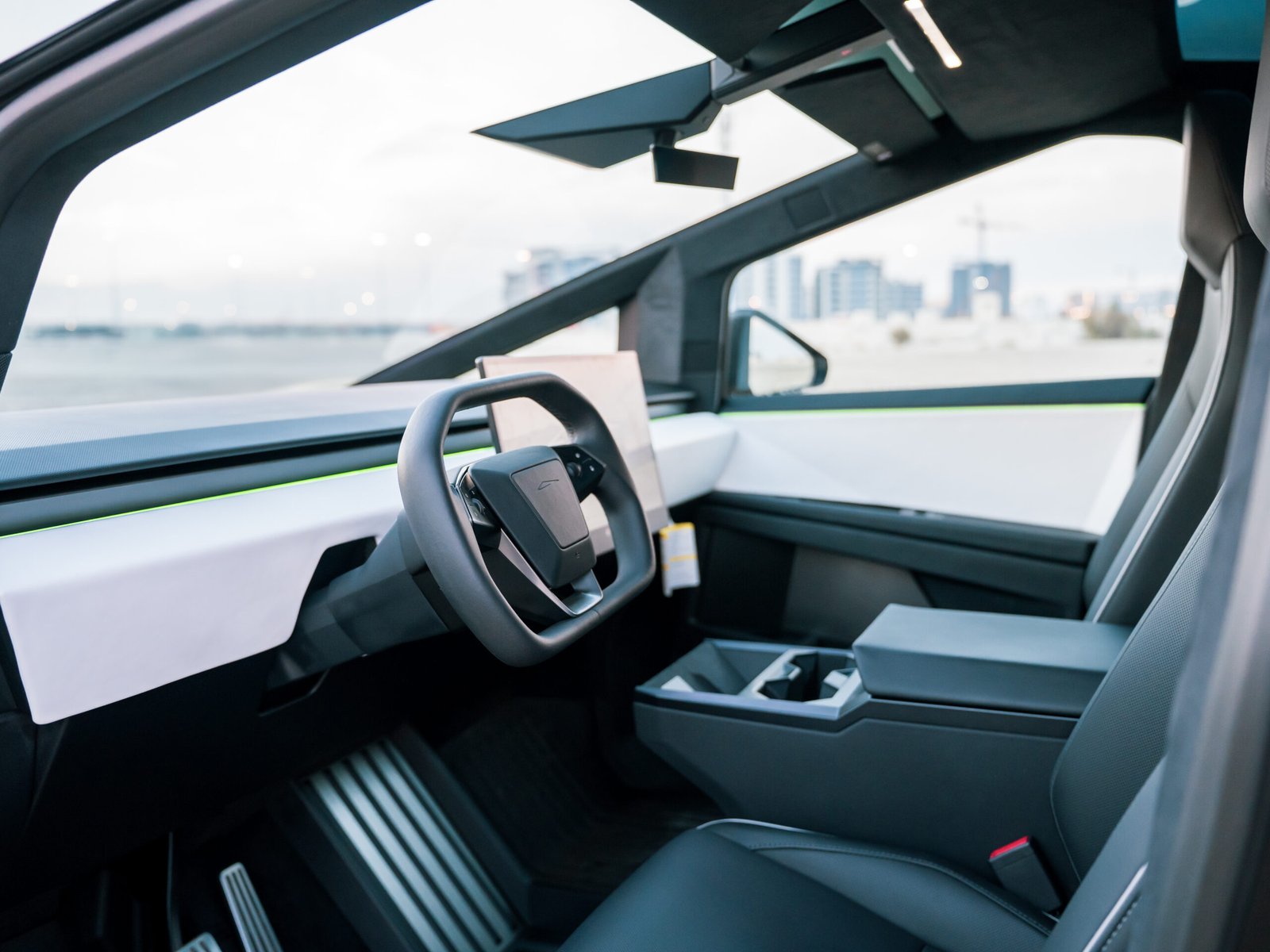 
								Tesla Cybertruck Foundation Series full									