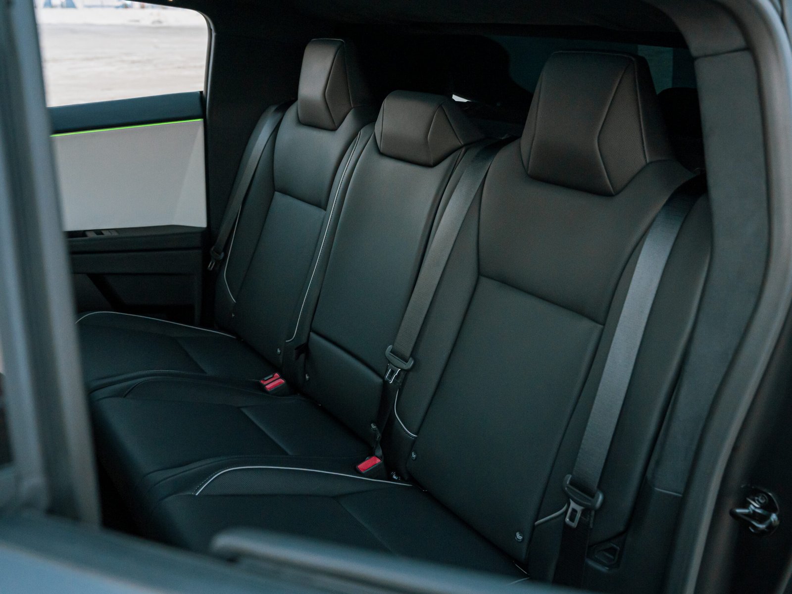 
								Tesla Cybertruck Foundation Series full									