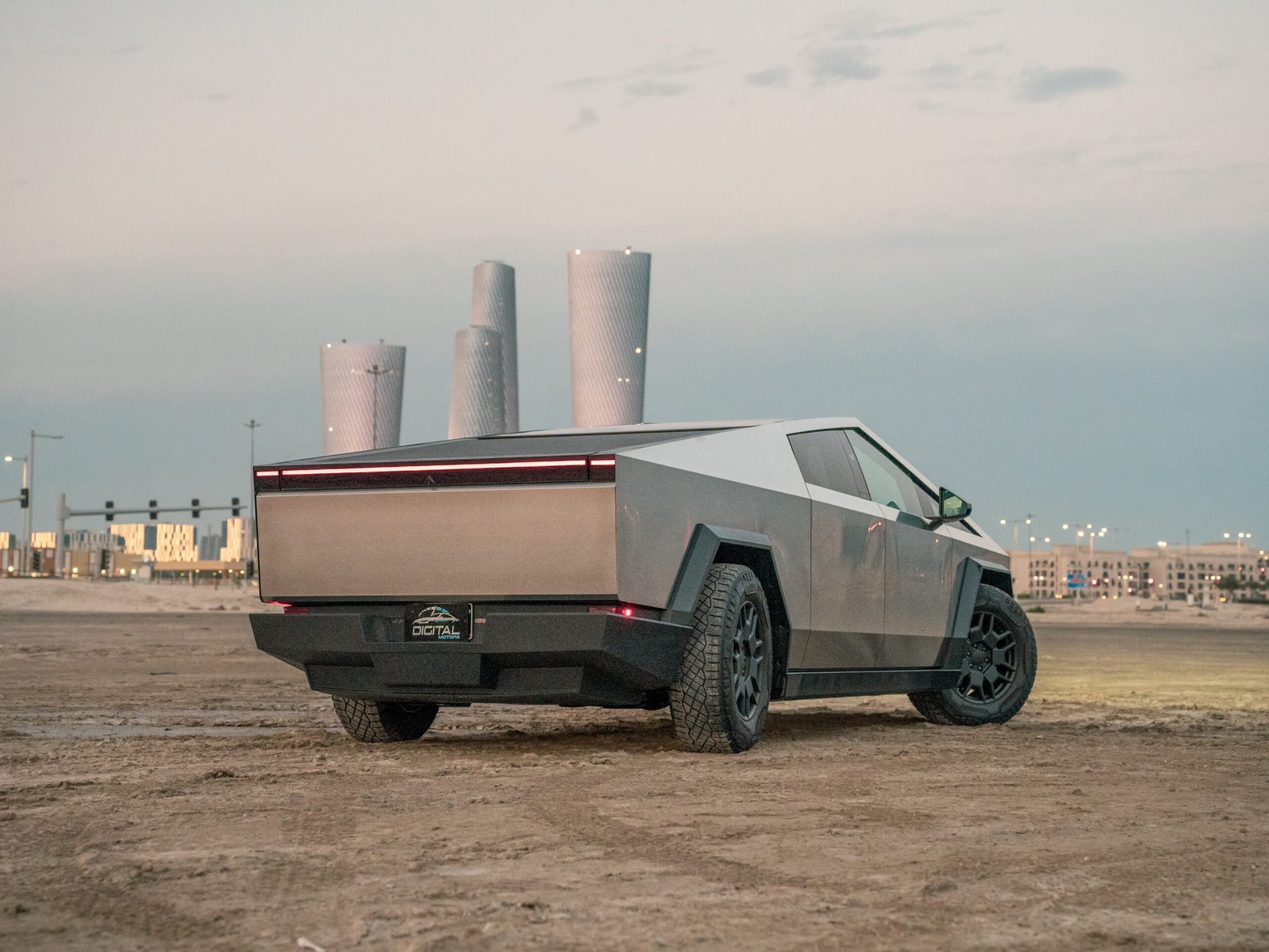 
								Tesla Cybertruck Foundation Series full									