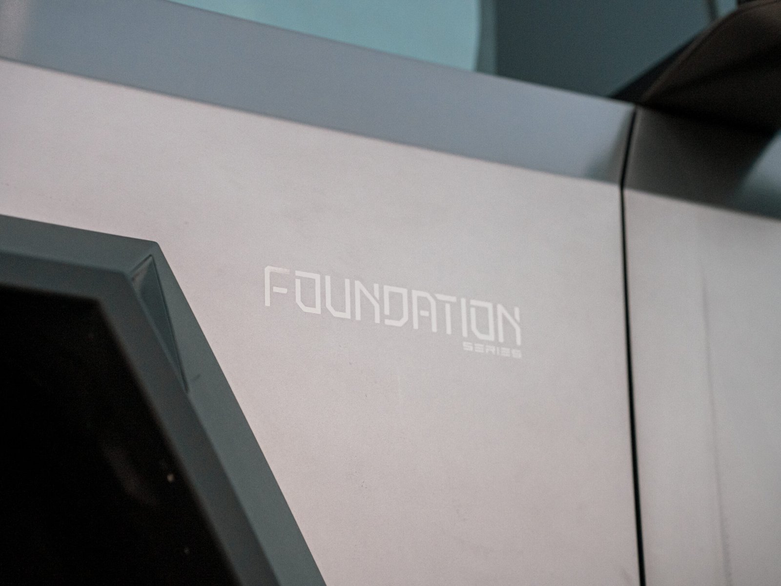 
								Tesla Cybertruck Foundation Series full									