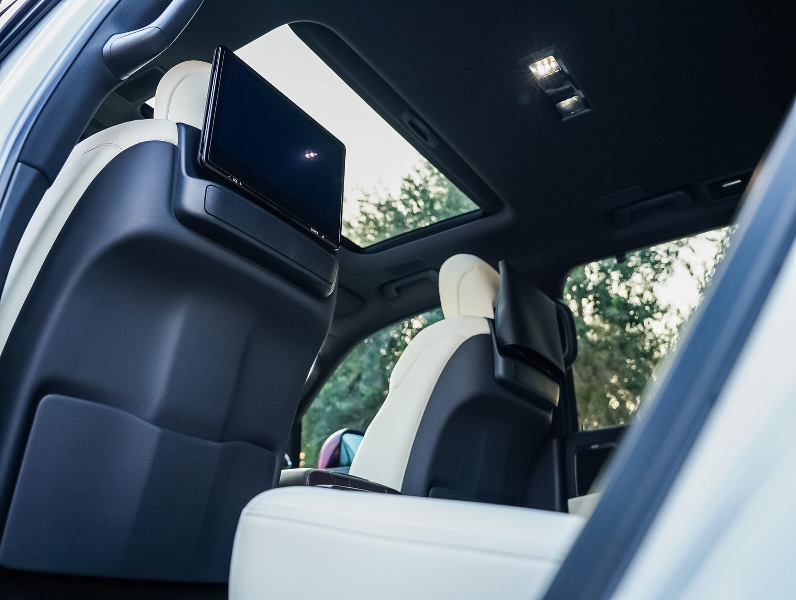 
								Lexus LX 600 Luxury full									