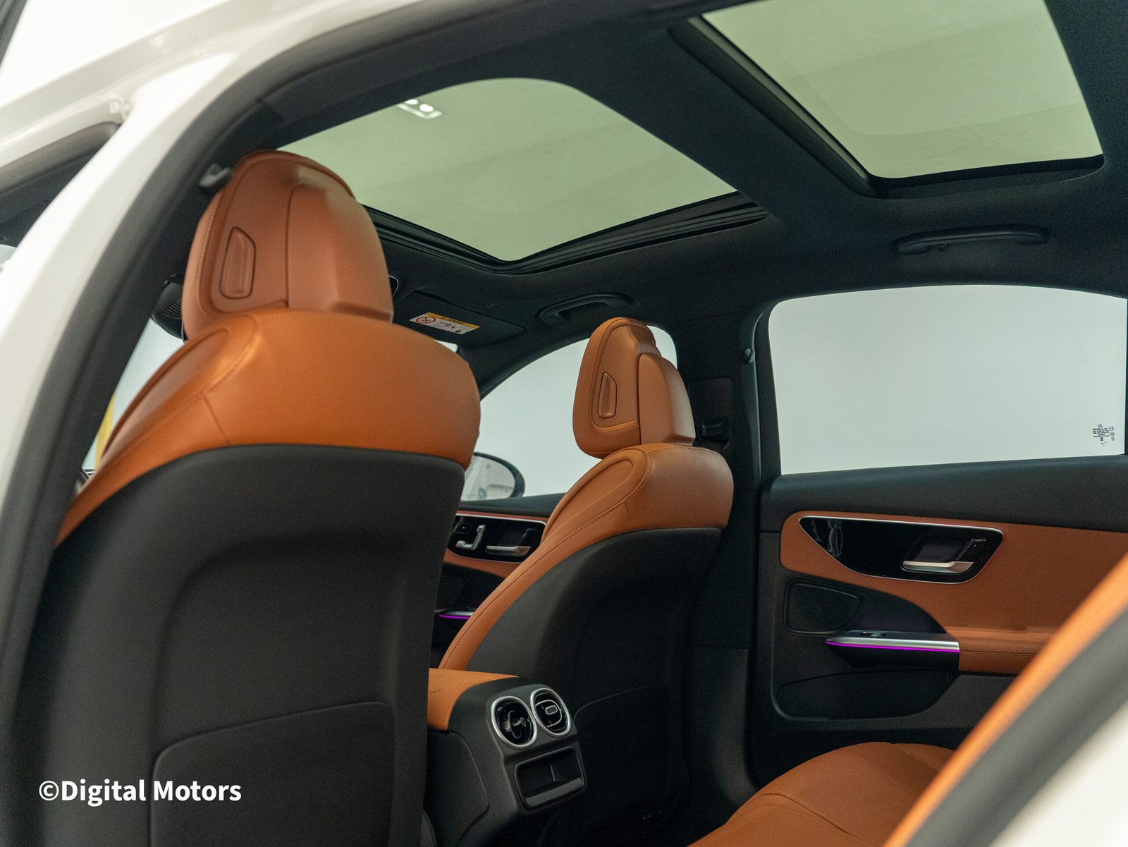 
								Mercedes-Benz C-Class 200 full									