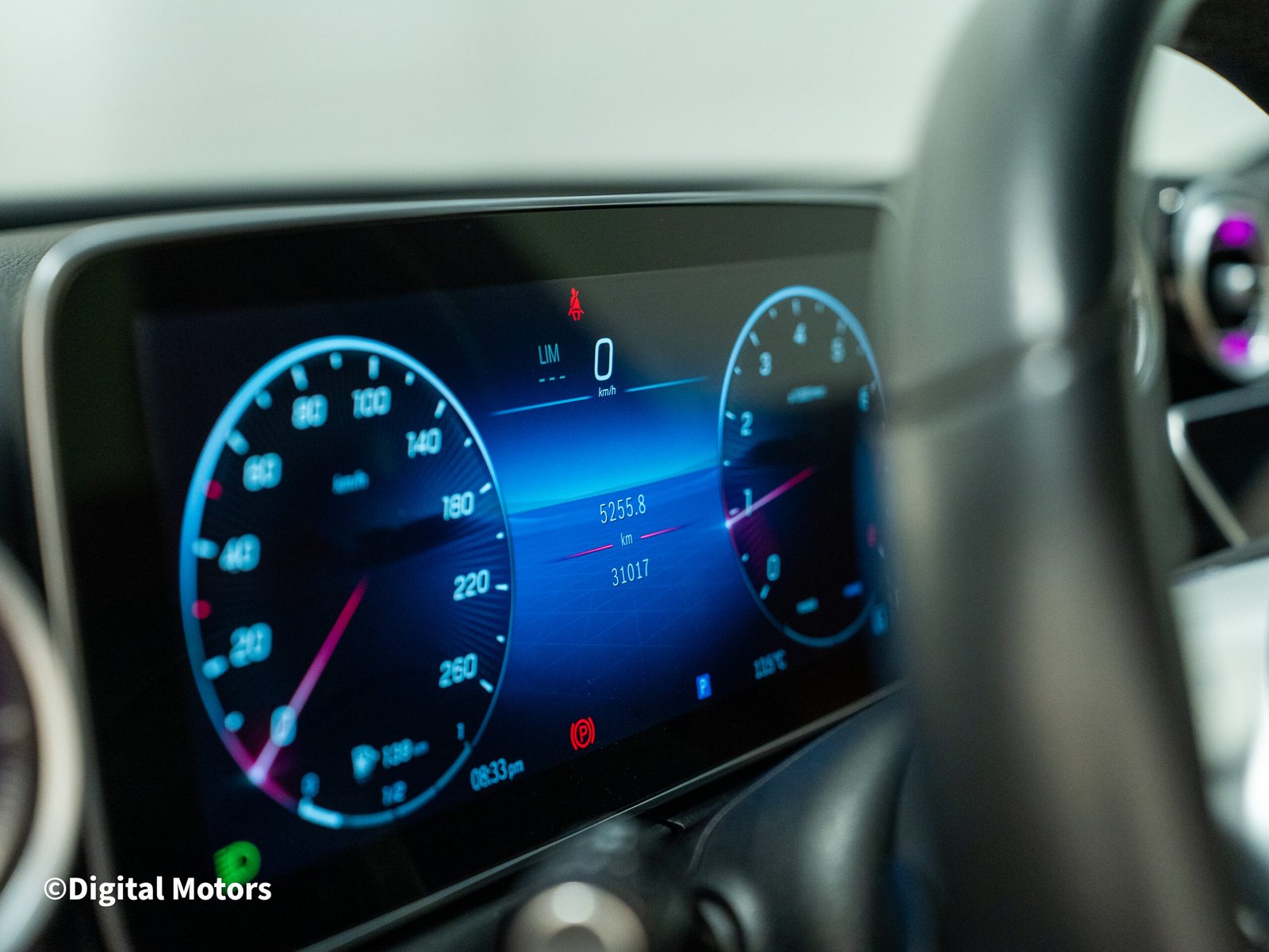 
								Mercedes-Benz C-Class 200 full									