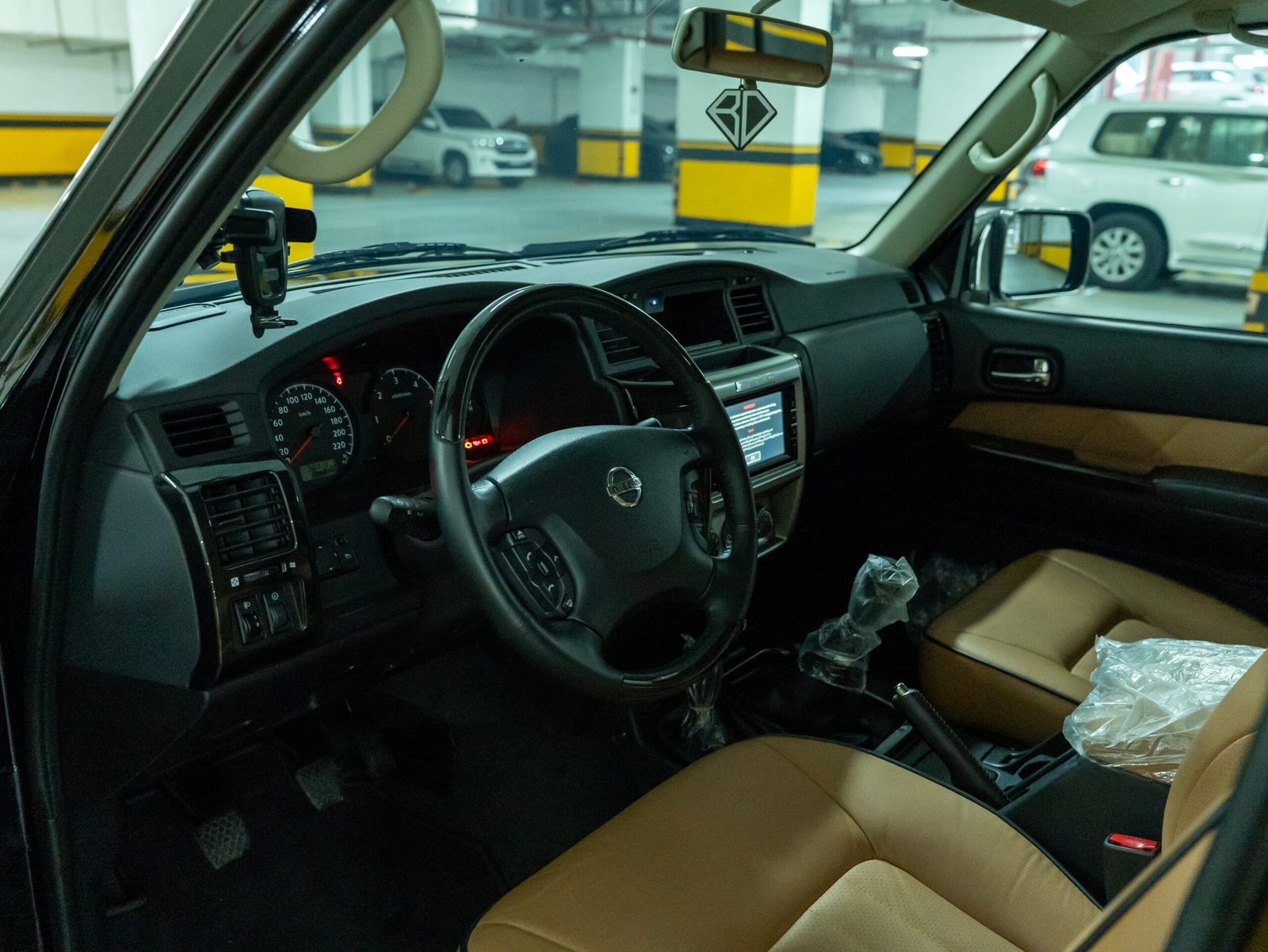 
								Nissan Patrol Super Safari full									