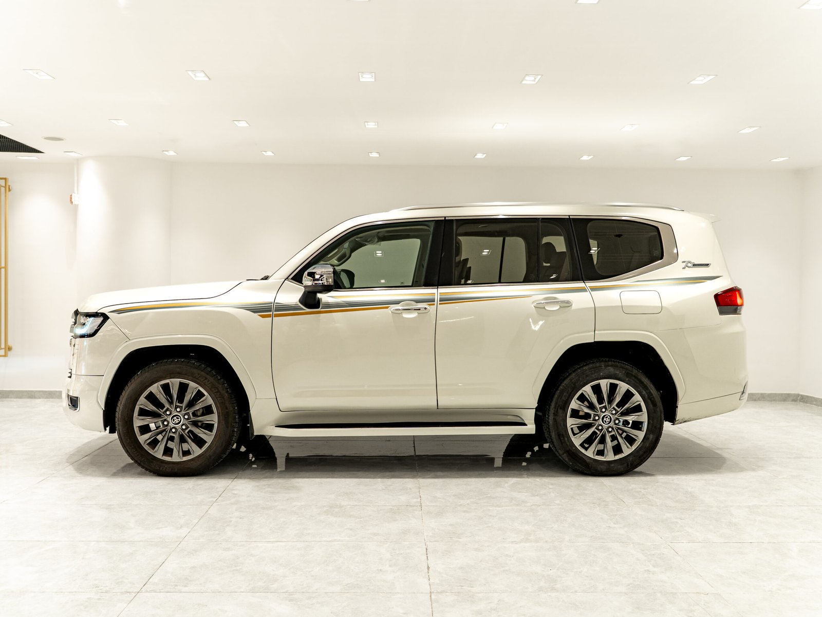 
								Toyota Land Cruiser VX full									