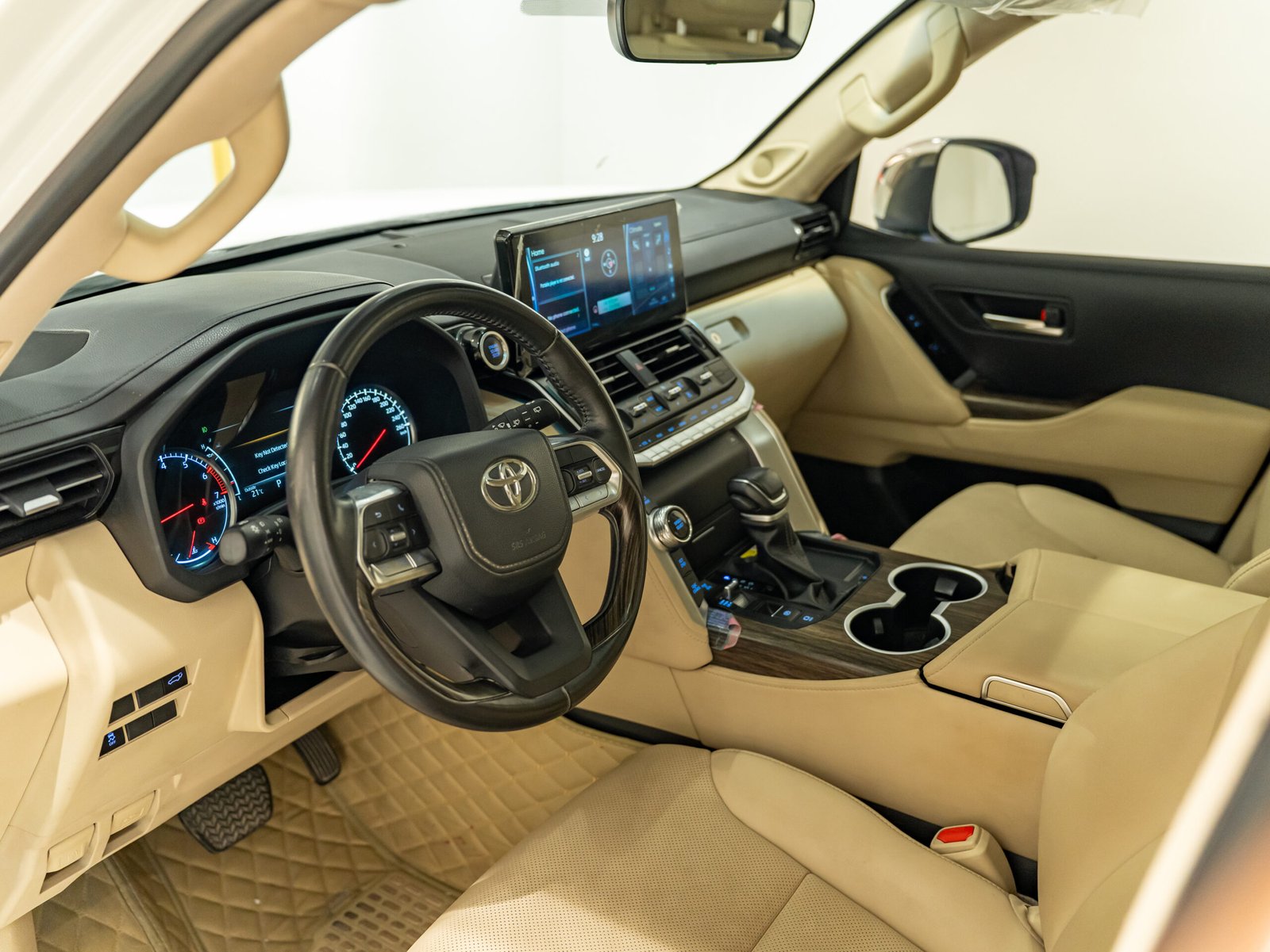 
								Toyota Land Cruiser VX full									