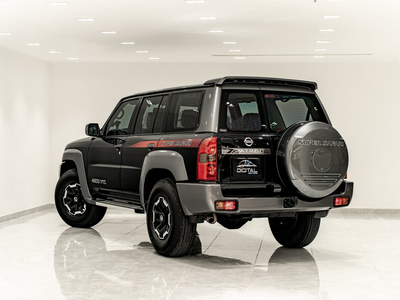 
								Nissan Patrol Super Safari full									