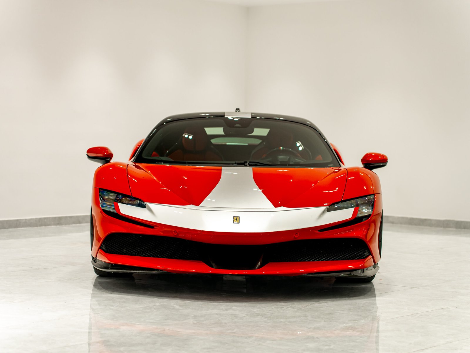 
								Ferrari SF90 full									