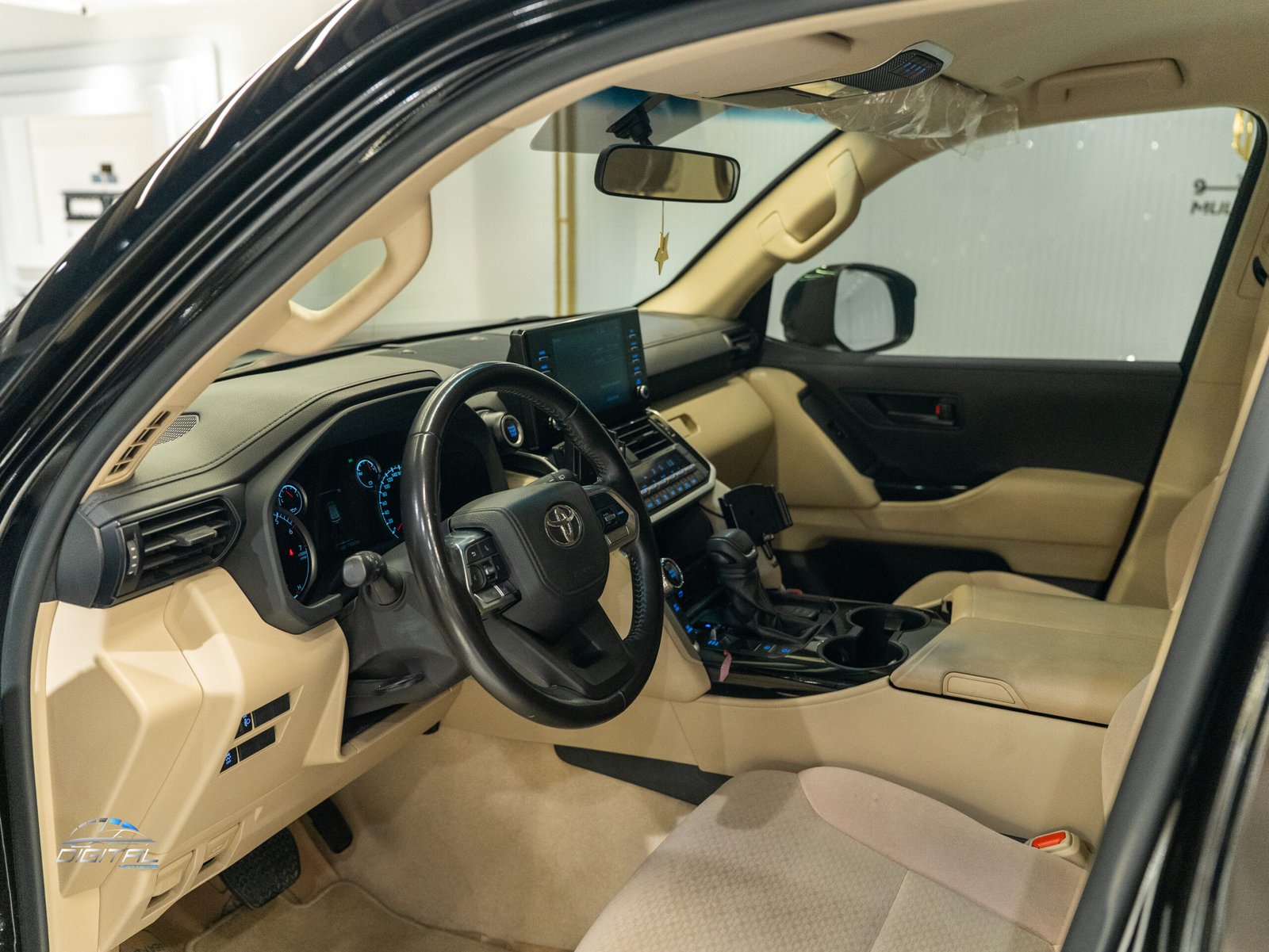 
								Toyota Land Cruiser GXR full									