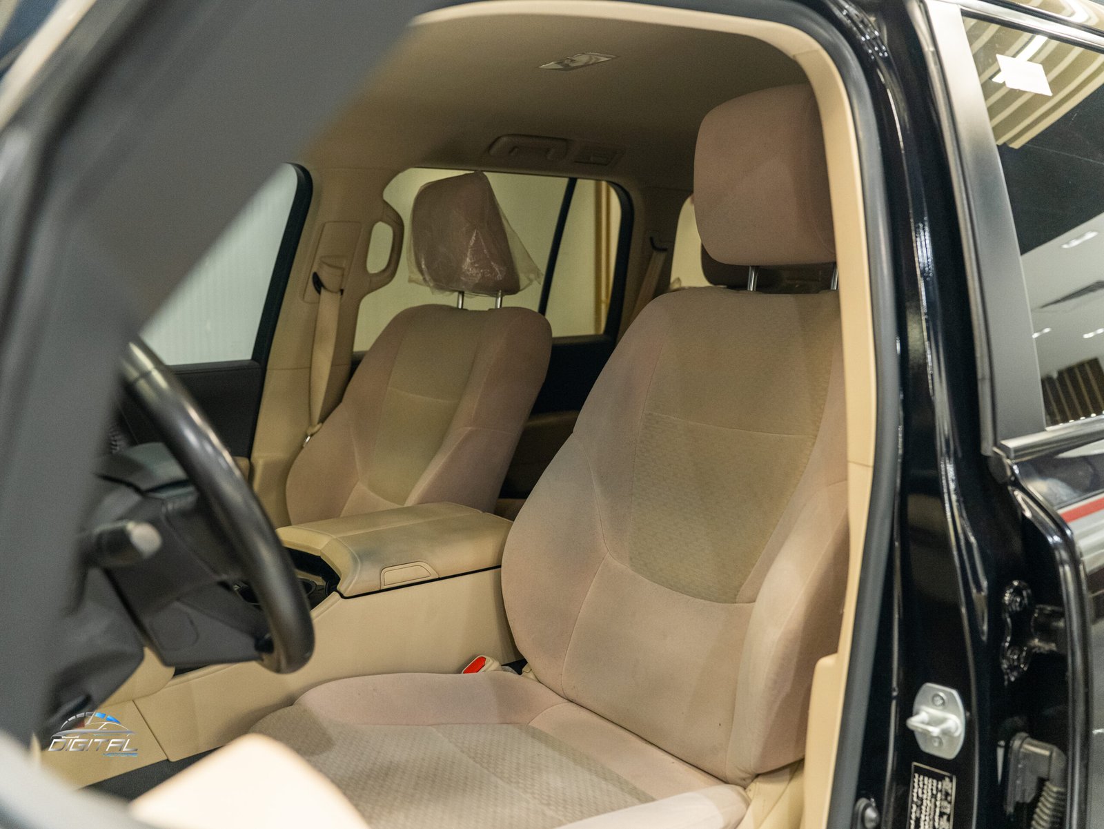 
								Toyota Land Cruiser GXR full									