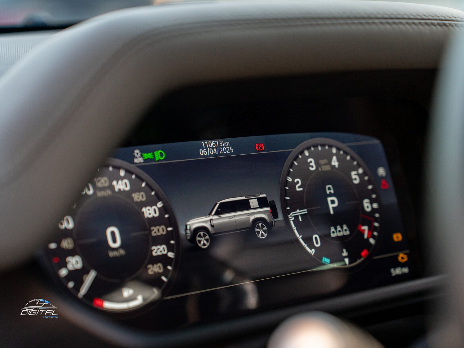 
								Land Rover Defender 110 SE full									