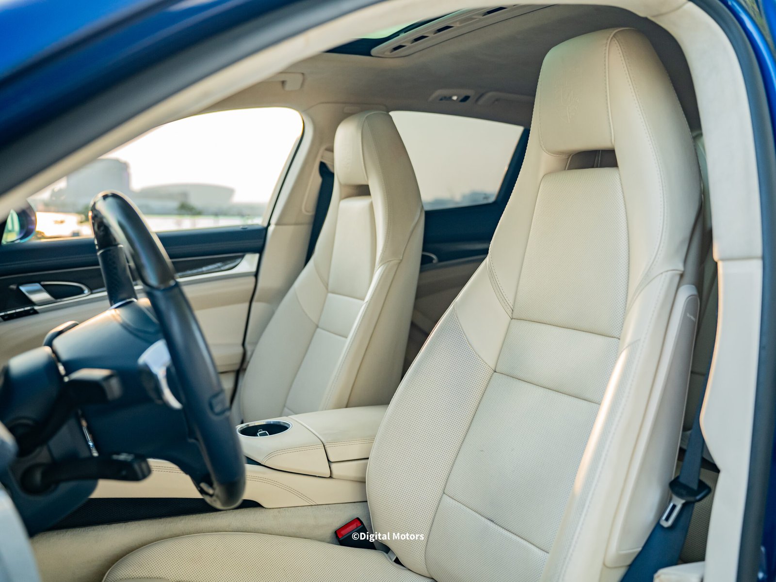 
								Porsche Panamera Turbo full									