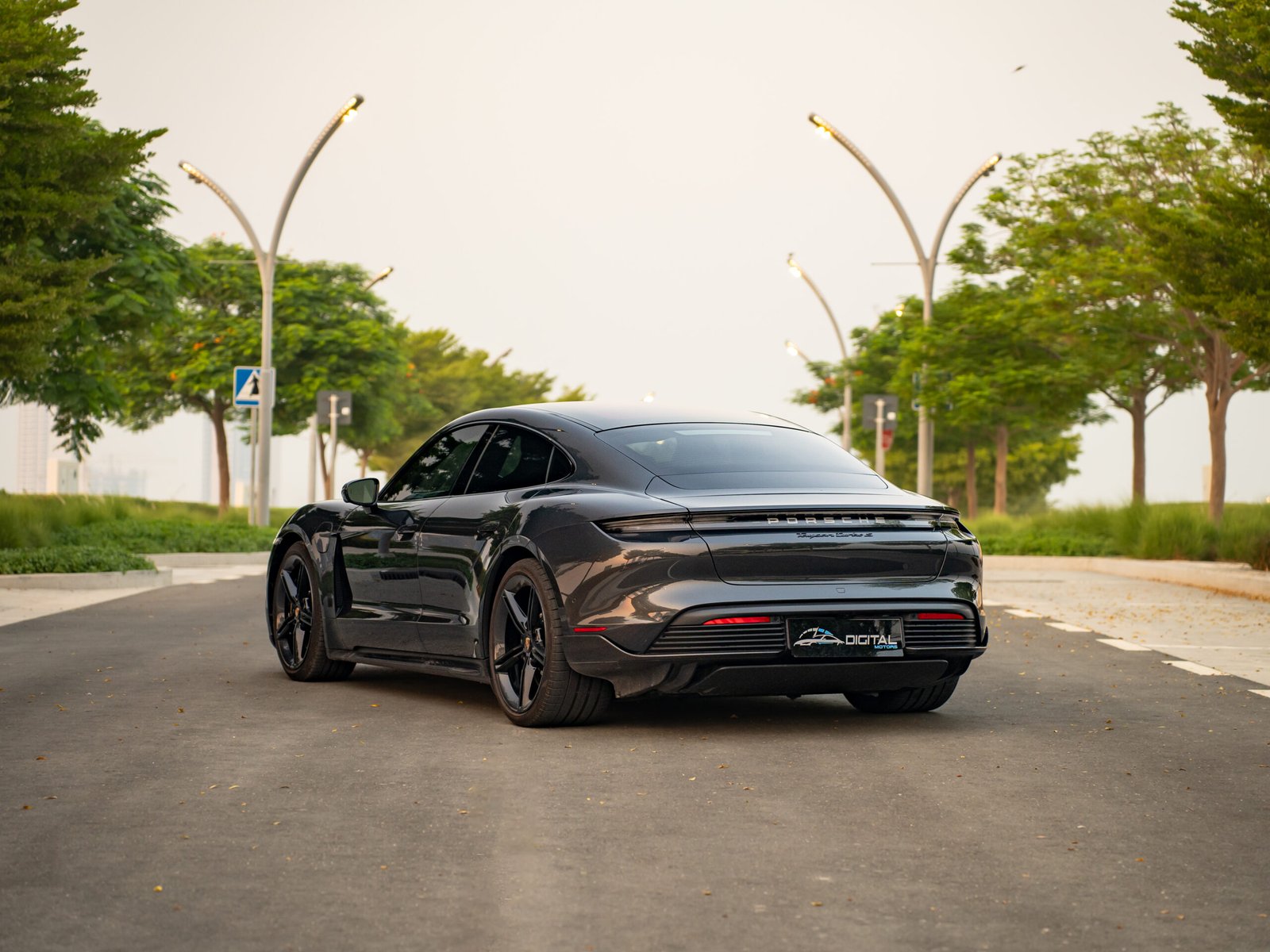 
								Porsche Taycan Turbo S full									