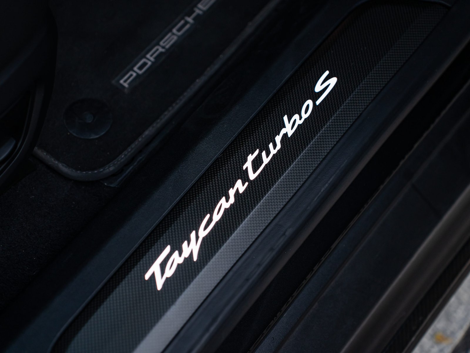 
								Porsche Taycan Turbo S full									