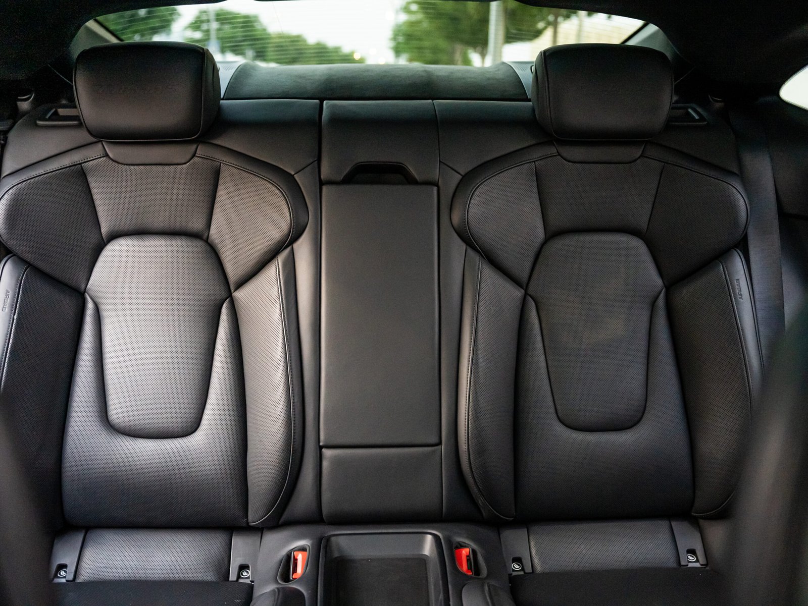 
								Porsche Taycan Turbo S full									