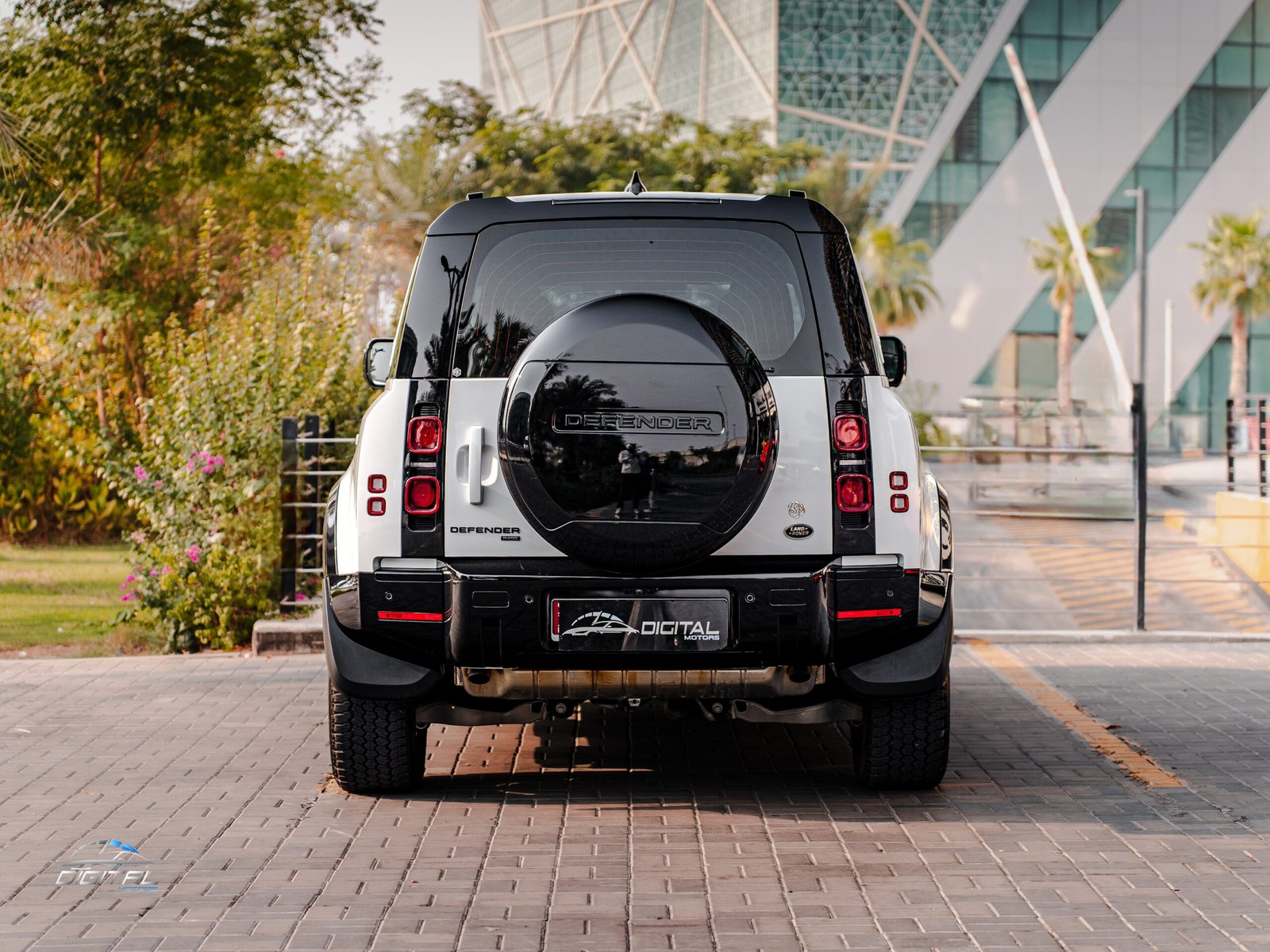 
								Land Rover Defender 110 HSE full									