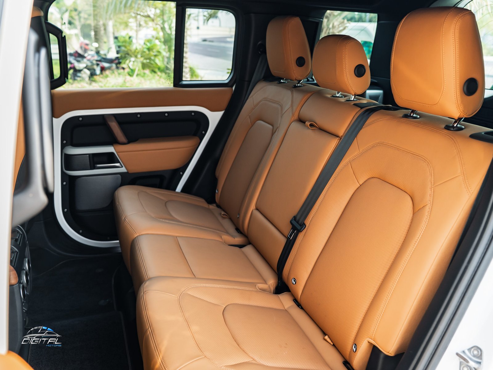 
								Land Rover Defender 110 HSE full									