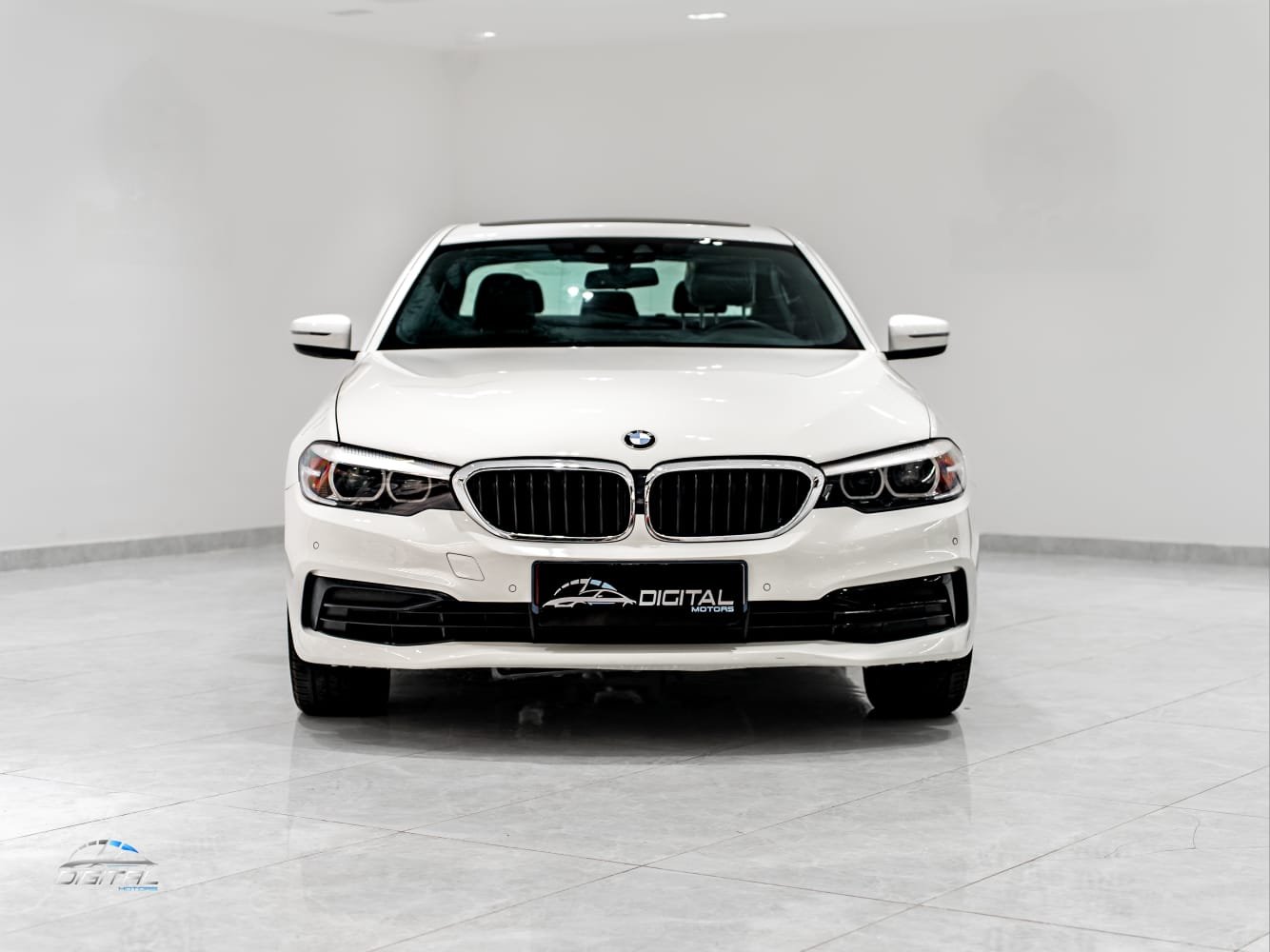 
								BMW 5-Series 530i 2019 full									