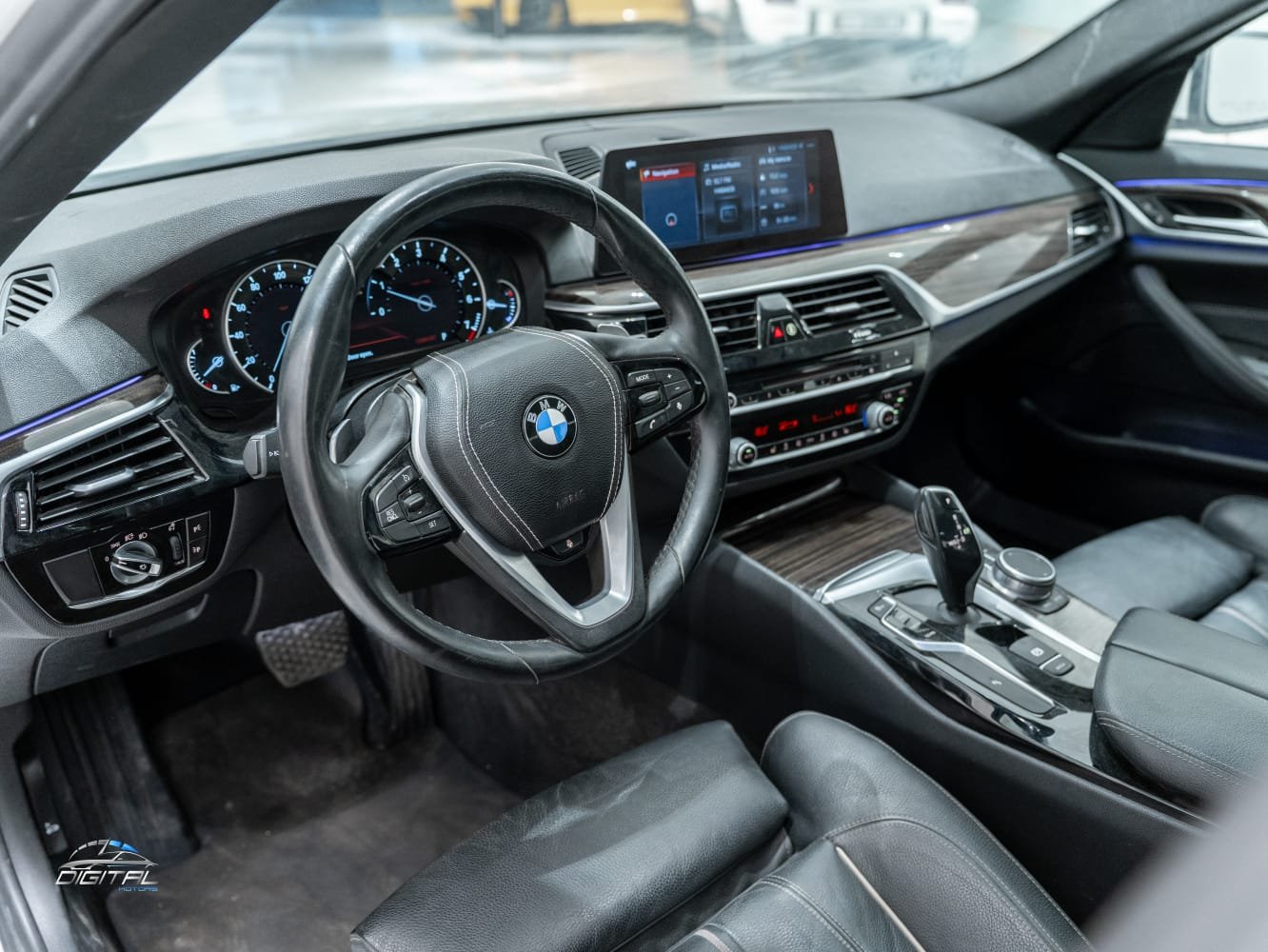 
								BMW 5-Series 530i 2019 full									