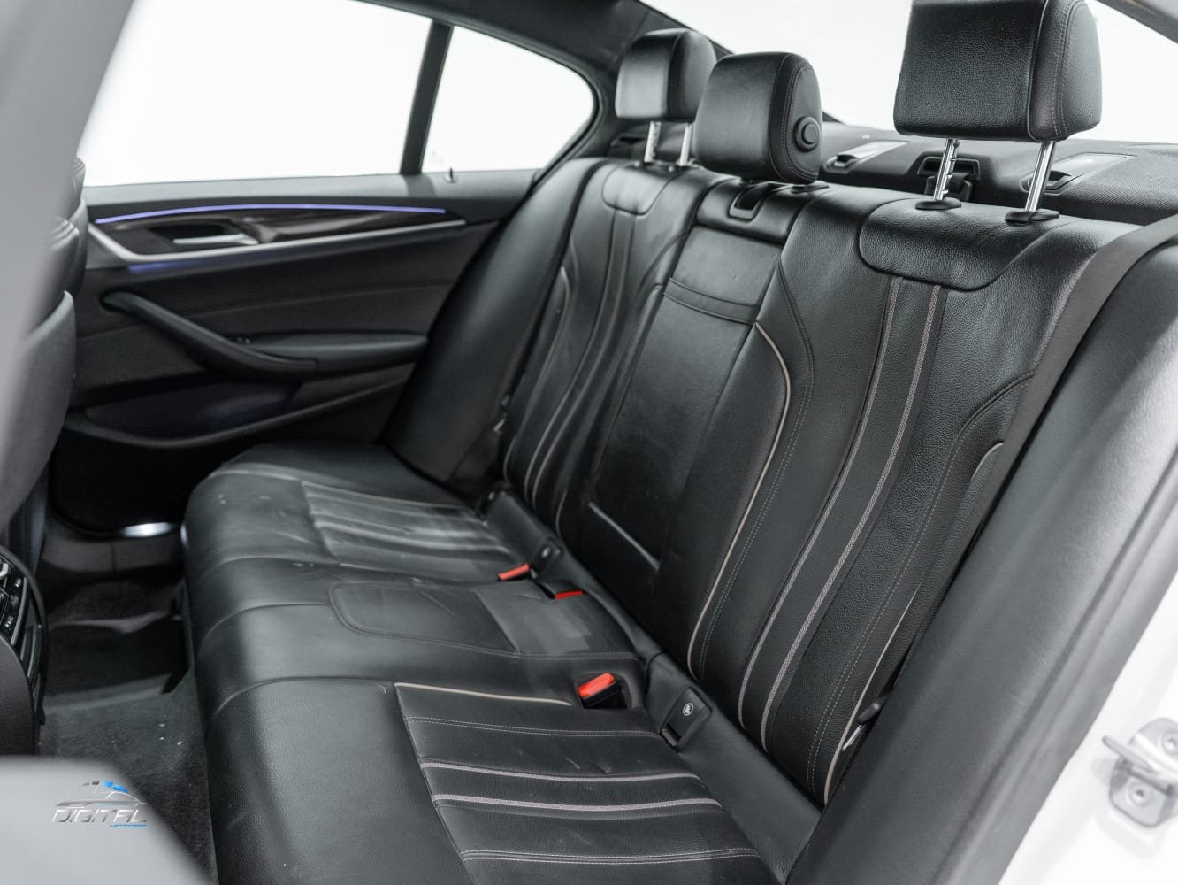 
								BMW 5-Series 530i 2019 full									