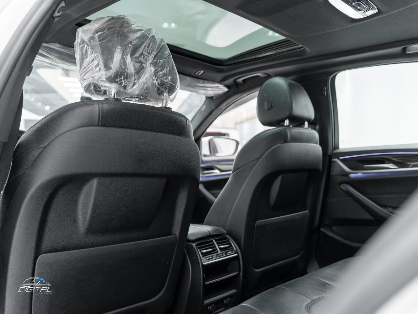 
								BMW 5-Series 530i 2019 full									