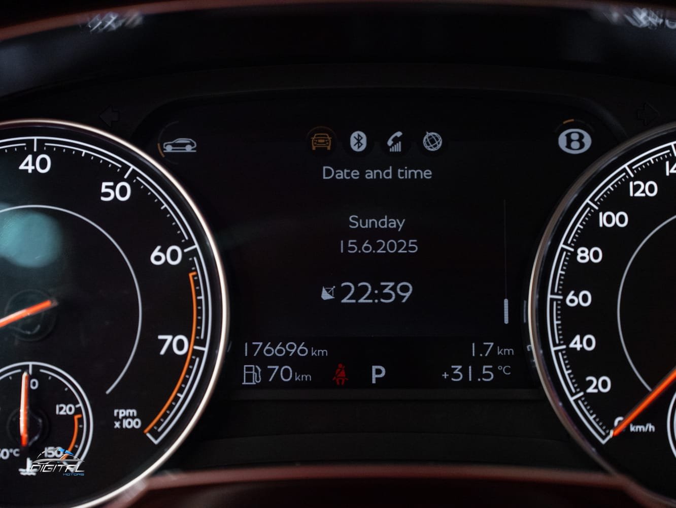 
								Bentley Bentayga 2018 full									