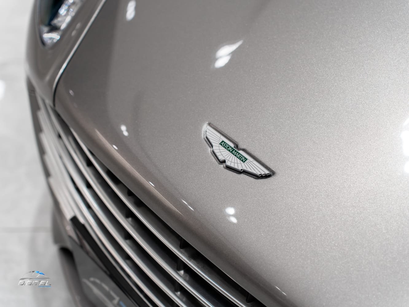 
								Aston Martin Rapide full									