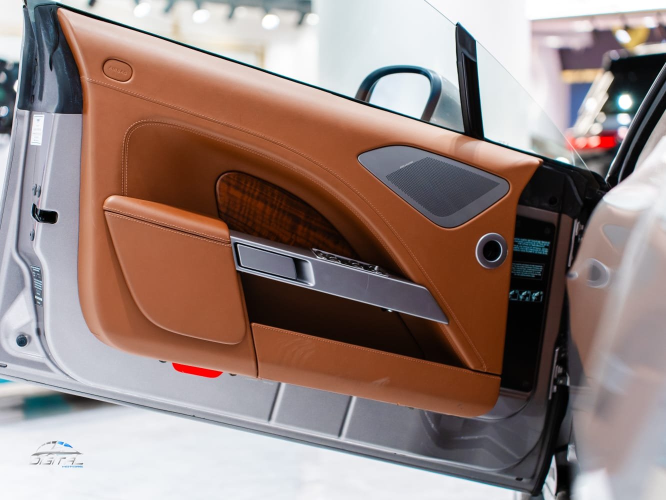 
								Aston Martin Rapide full									