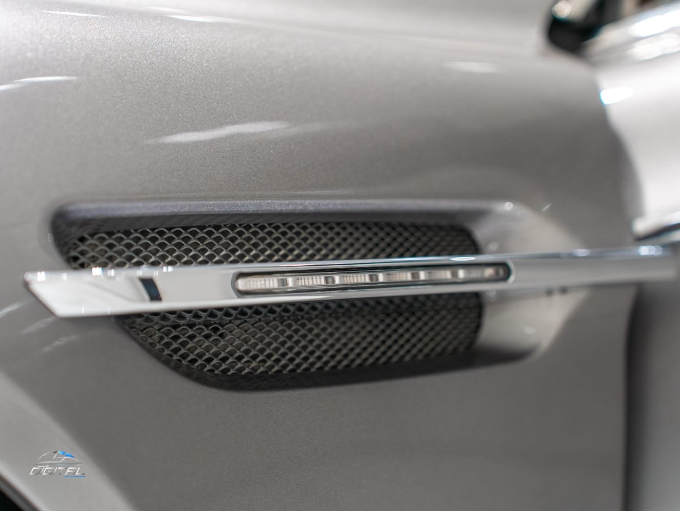 
								Aston Martin Rapide full									