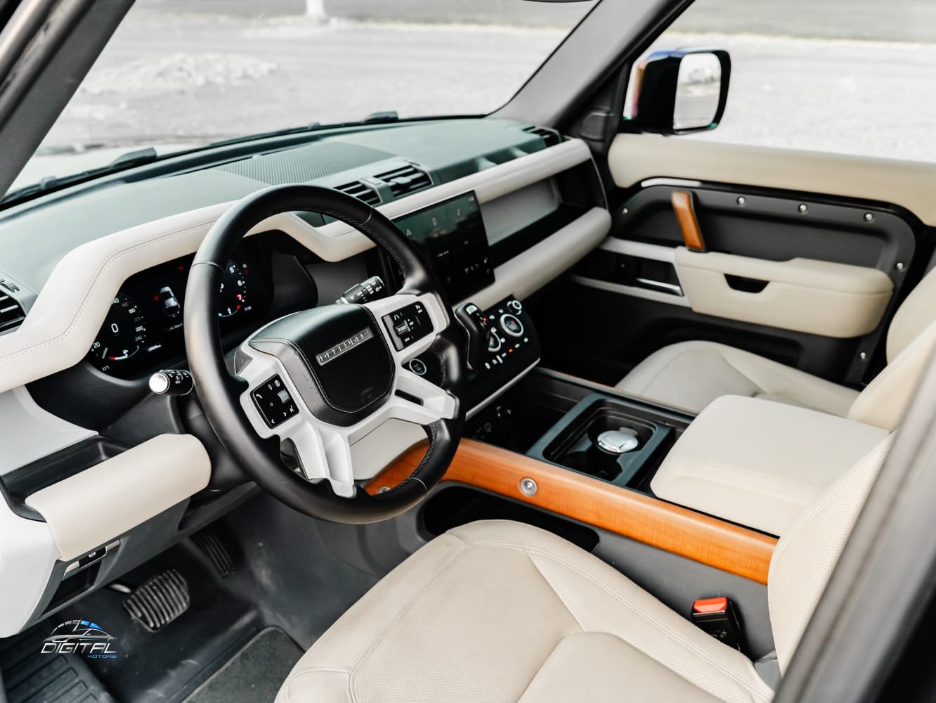 
								Land Rover Defender 110 SE 2024 full									