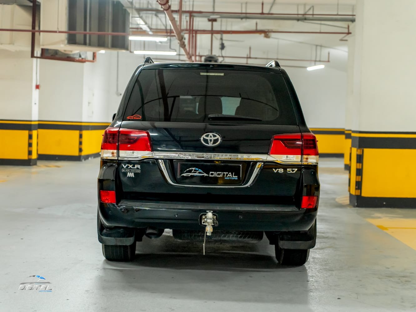 
								Toyota Land Cruiser VXR Black Edition full									