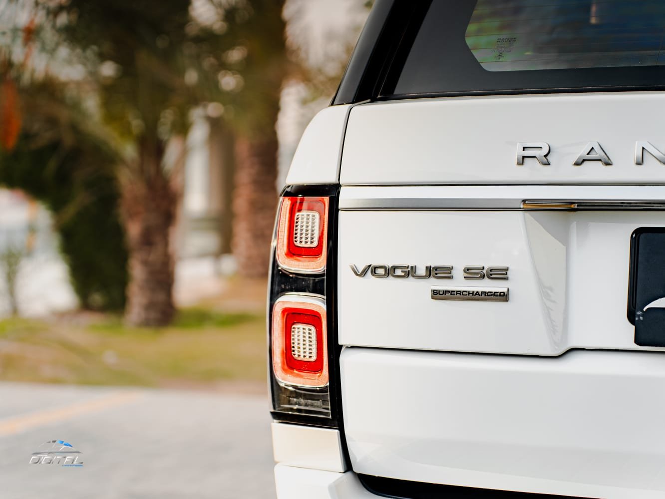 
								Land Rover Range Rover Vogue SE 2019 Automatic full									