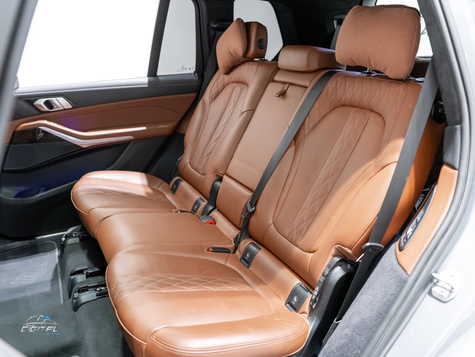 
								BMW X-Series X7 40i full									