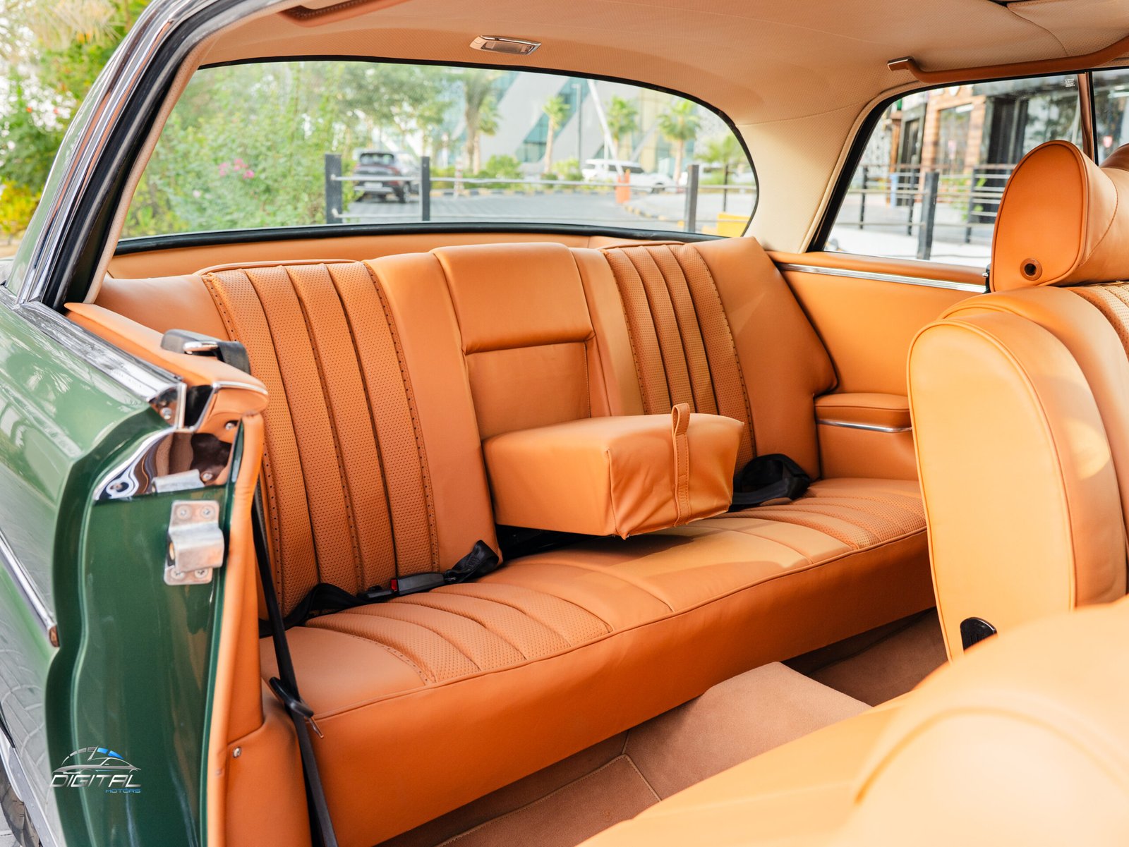 
								Mercedes-Benz 280 SE full									