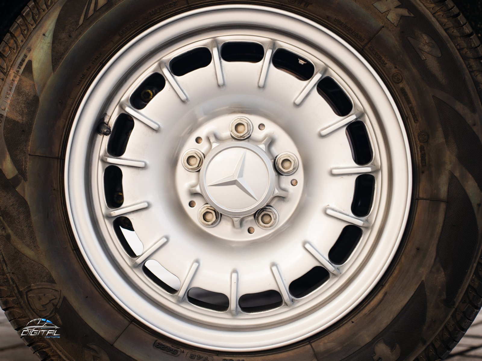 
								Mercedes-Benz 280 SE full									