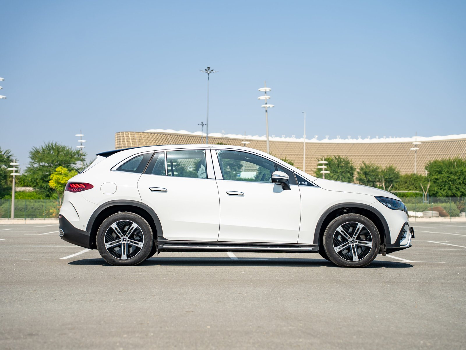 
								Mercedes-Benz EQE 500 4MATIC full									