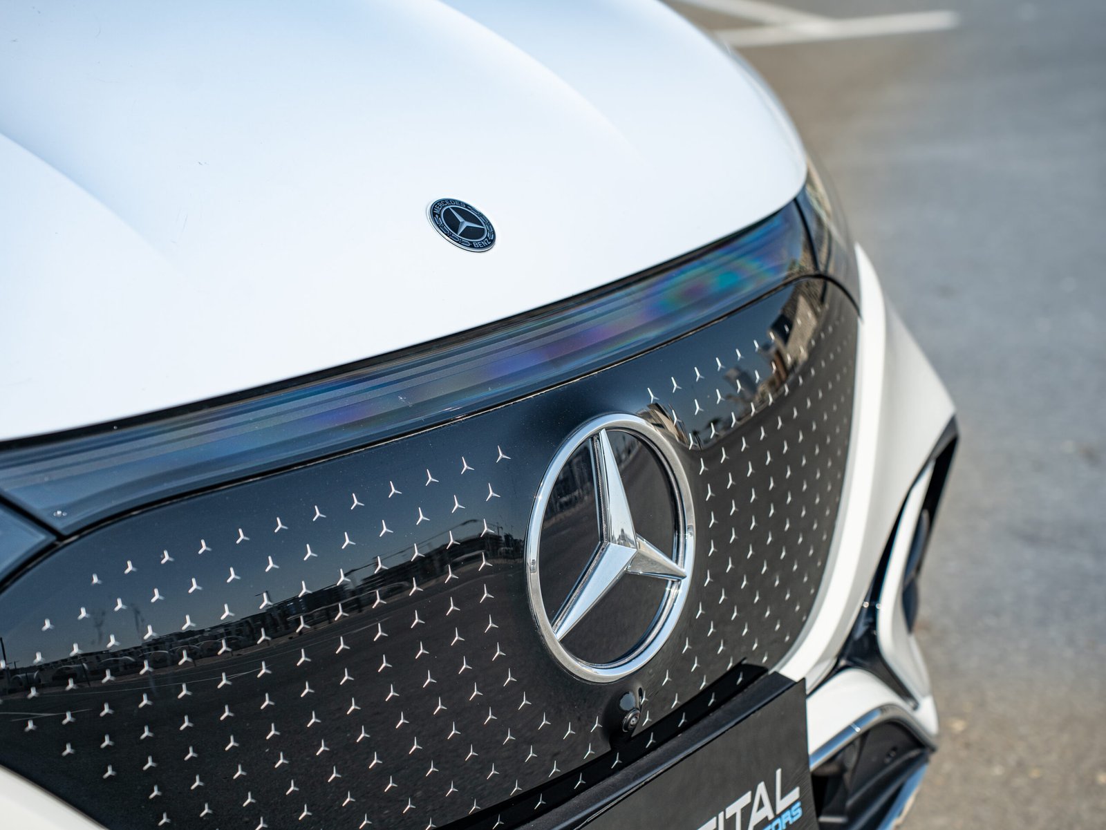 
								Mercedes-Benz EQE 500 4MATIC full									