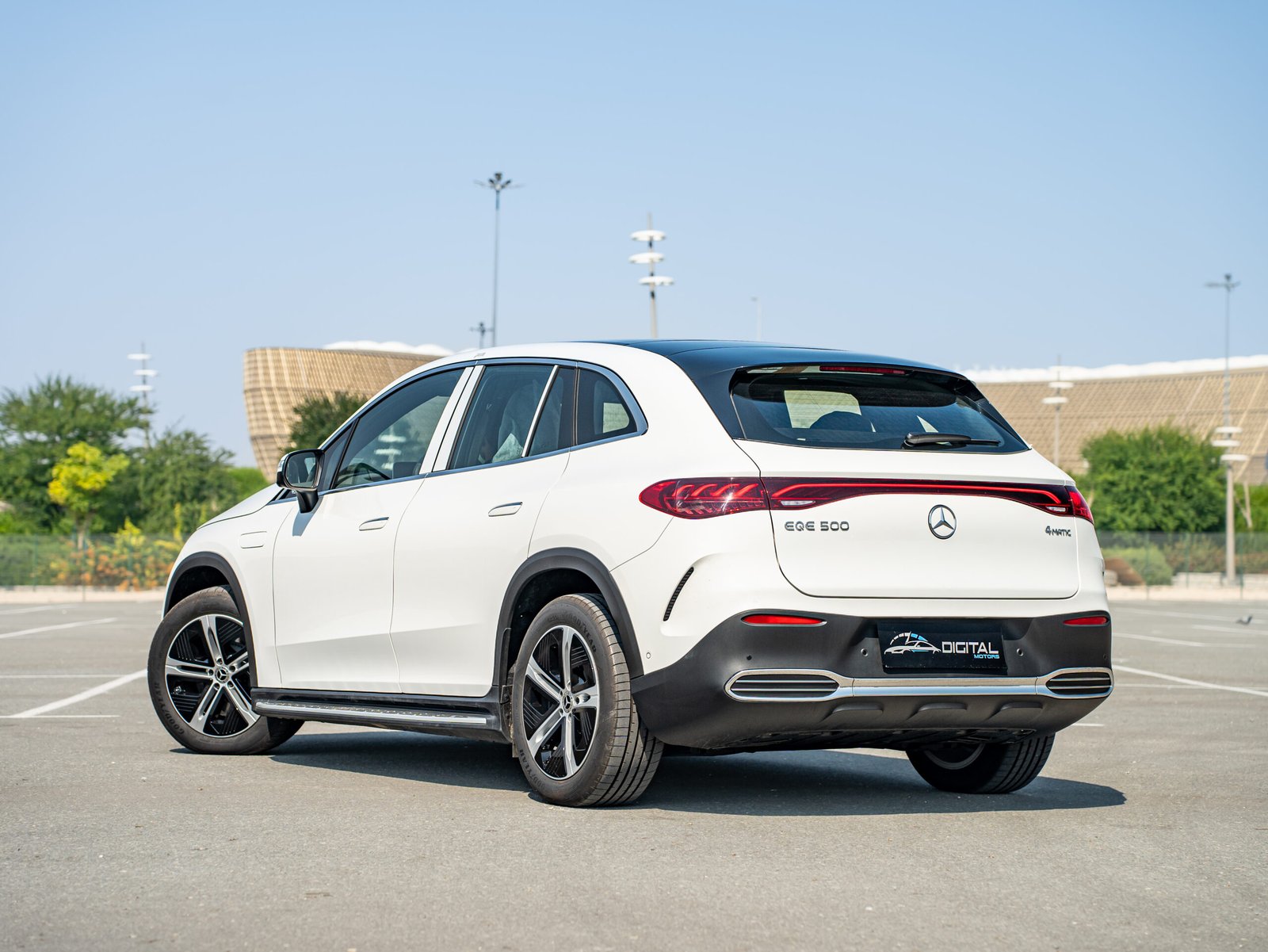 
								Mercedes-Benz EQE 500 4MATIC full									