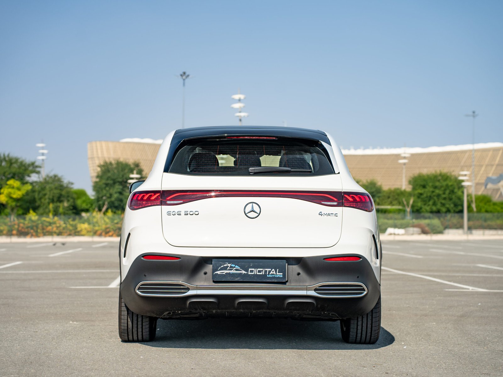 
								Mercedes-Benz EQE 500 4MATIC full									