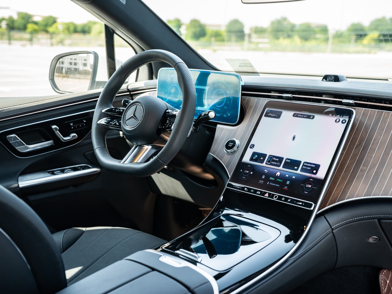 
								Mercedes-Benz EQE 500 4MATIC full									