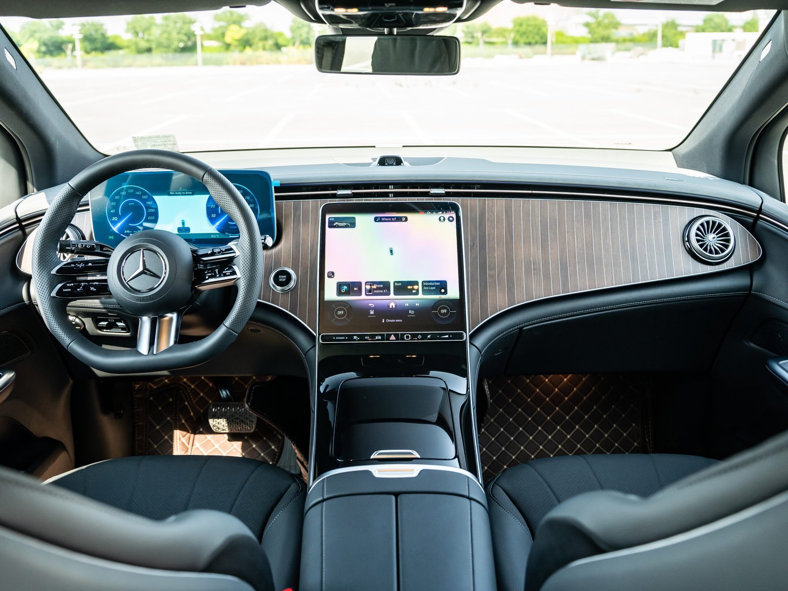 
								Mercedes-Benz EQE 500 4MATIC full									