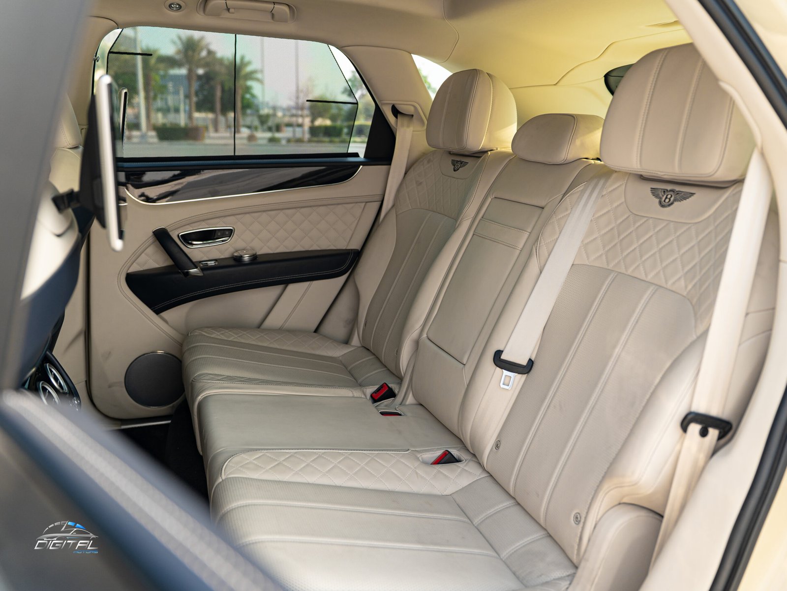 
								Bentley Bentayga full									